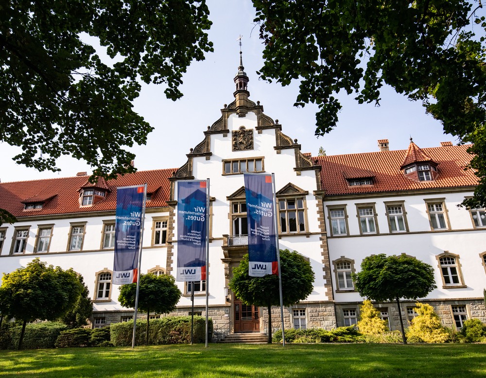 Das Verwaltungsgebäude der LWL-Klinik Warstein.